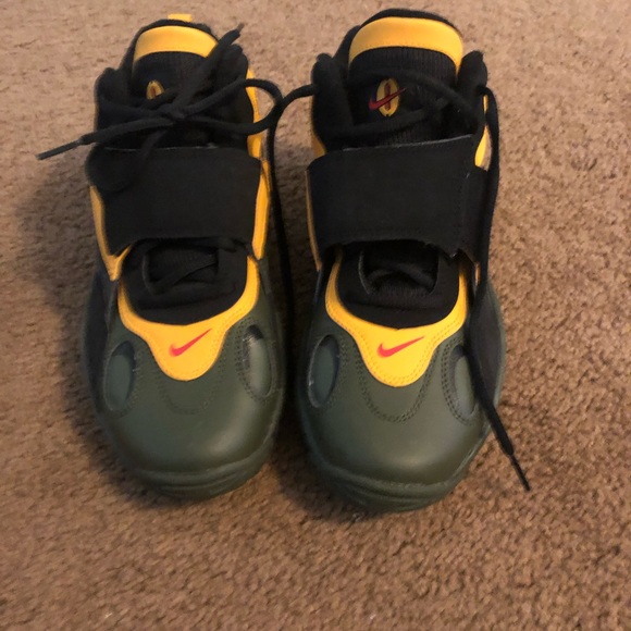 Deon Sanders Nike’s - Picture 2 of 4